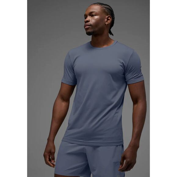 SOLD OUT Alo Conquer Reform Crewneck Short Sleeve Small NWT - Picture 2 of 6